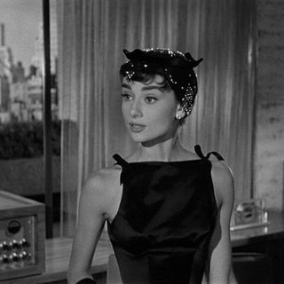 Cómo combinar vestidos negros + complementos a juego