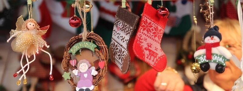 Looks para Navidades 2025-2026: Tendencias en Complementos de Moda