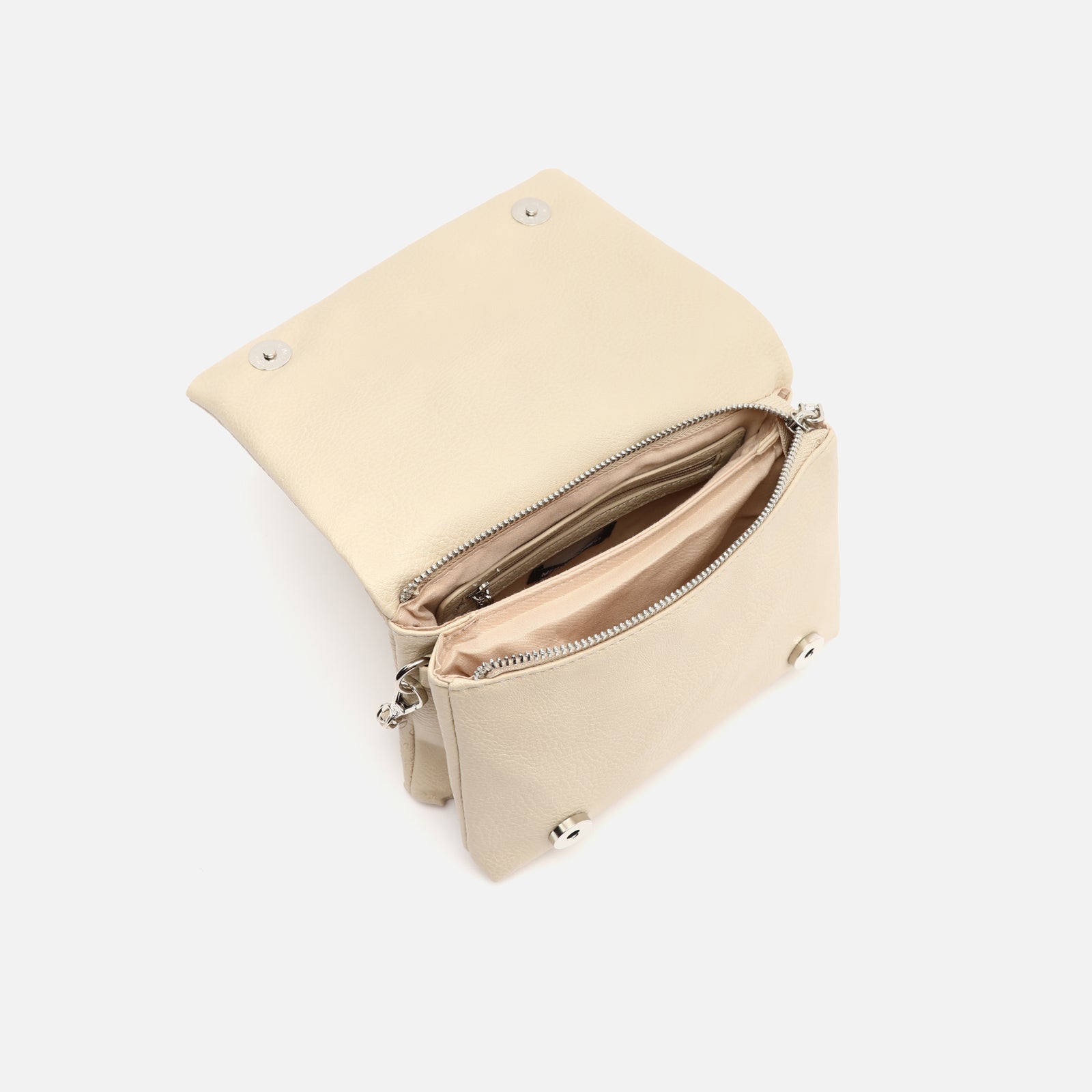 Aniada bolso bandolera grande con solapa y detalles metálicos Aniada bolso bandolera grande con solapa y detalles metálicos