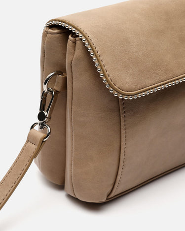 Sibilas bolso bandolera con solapa y detalles metálicos 