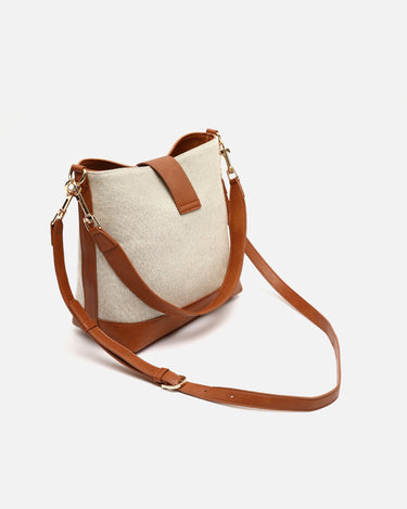 Sora torebka w stylu hobo z ekoskóry i efektu rafii 