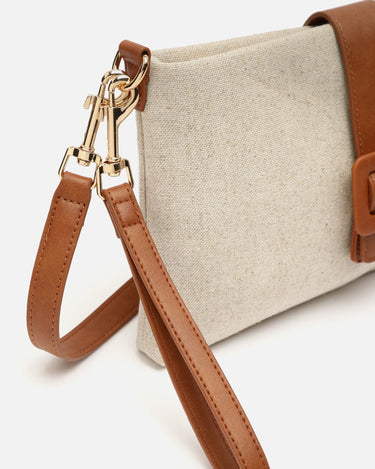 Soro handtas met schouderriem in raffia-look en detailgesp sluiting 