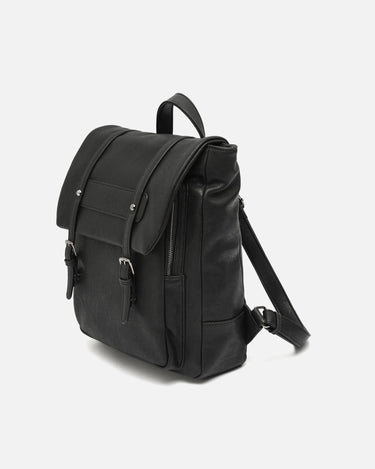 Carloti mochila basica con cierre de solapa 