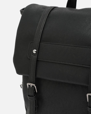 Carloti mochila basica con cierre de solapa 