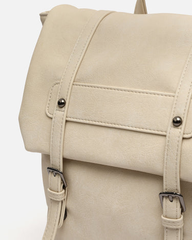 Carloti mochila basica con cierre de solapa 