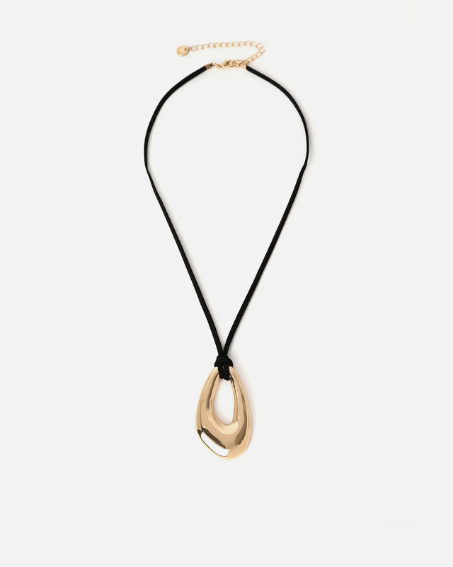 Noeli collar con detalle ovalado