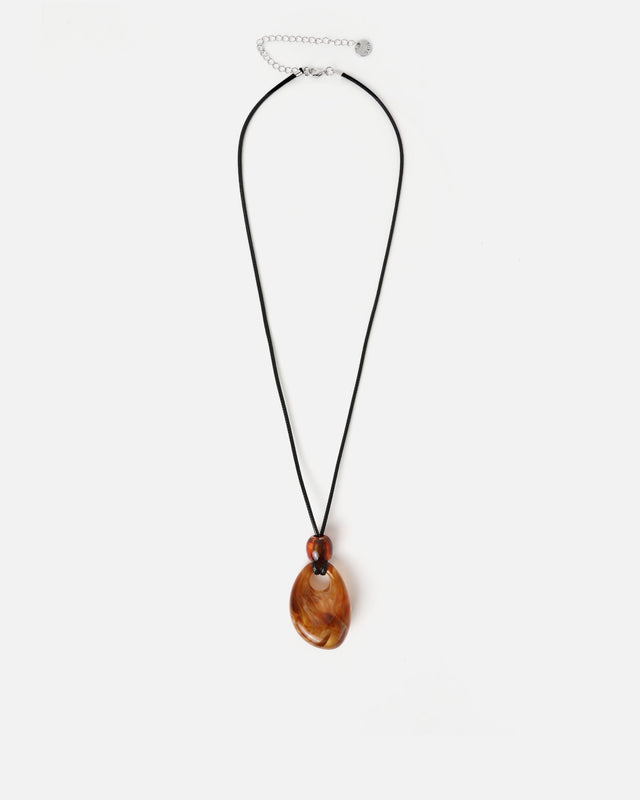 Zelia long necklace with a dangling detail