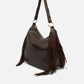 Chete bolso hobo con flecos y detalles metálicos 