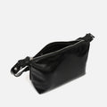 Gosti bolso bandolera pequeño con detalles metálicos 