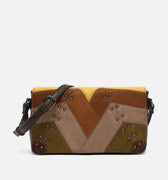 Cachina bolso bandolera pequeño efecto ante y detalles metálicos 