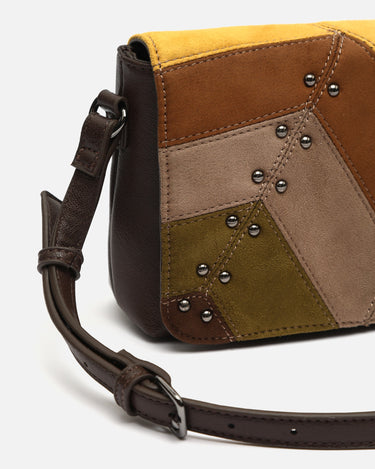 Cachina bolso bandolera pequeño efecto ante y detalles metálicos 