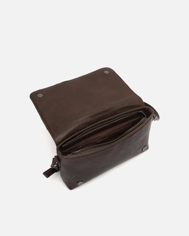 Cachina bolso bandolera pequeño efecto ante y detalles metálicos 
