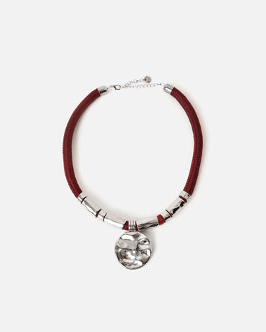 Pendentif collar de cuerda corto con colgante 