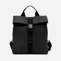 Nere mochila con solapa en nylon 