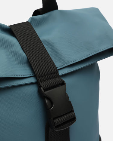 Nere mochila con solapa en nylon 