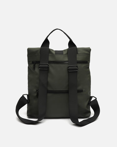 Nere mochila con solapa en nylon 