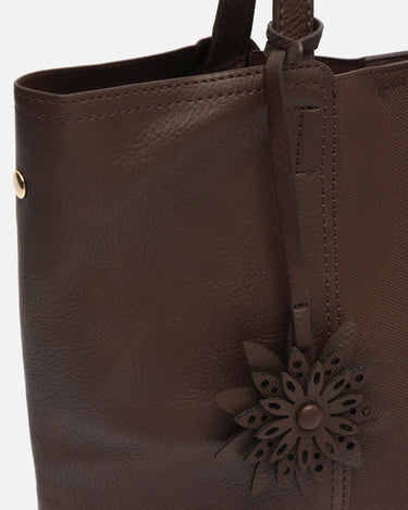 Demir bolso shopper grande con neceser extraíble y detalle colgante 