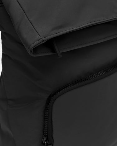 Liora mochila con solapa en nylon 