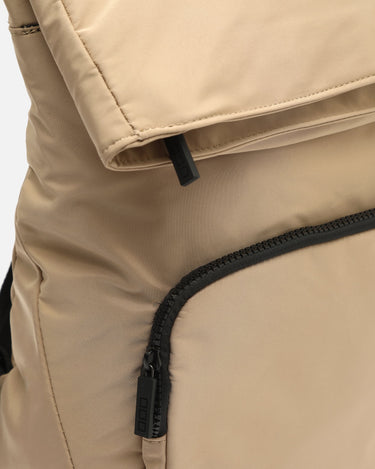 Liora mochila con solapa en nylon 