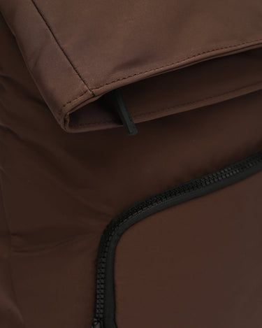 Liora mochila con solapa en nylon 