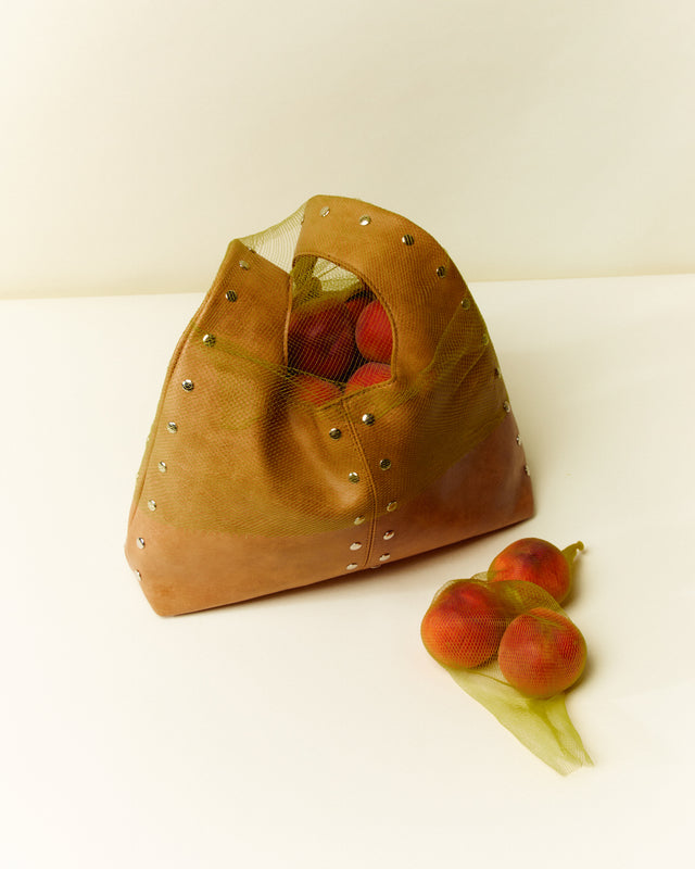 Estrangi bolso hobo grande con detalles metálicos