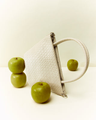 Trena Bolso estilo tote con acabado trenzado 