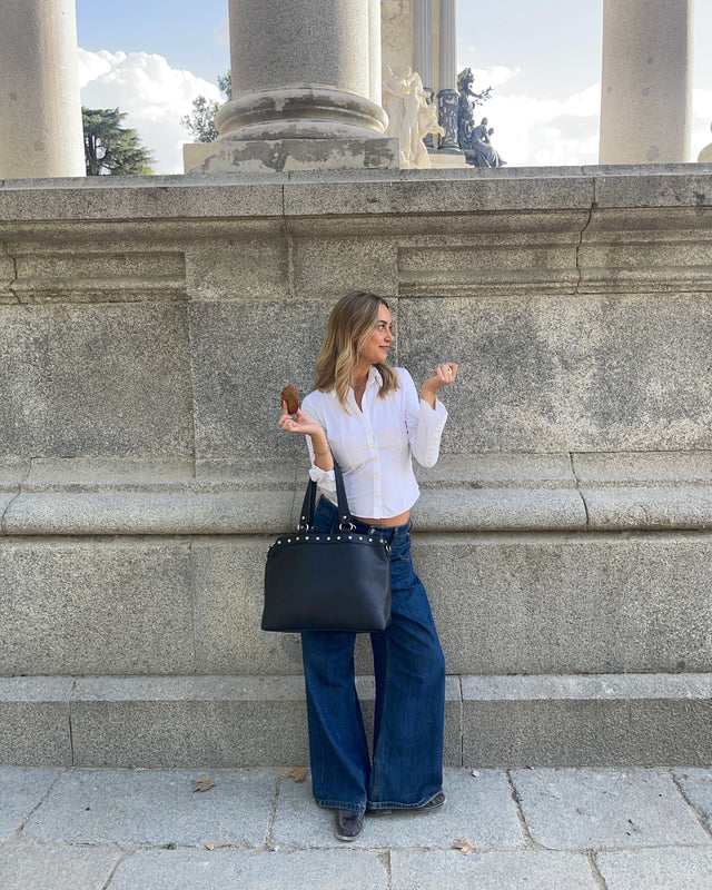 Ukara bolso de hombro grande con detalles metálicos