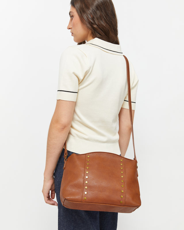 Aniadi bolso bandolera con detalles metálicos