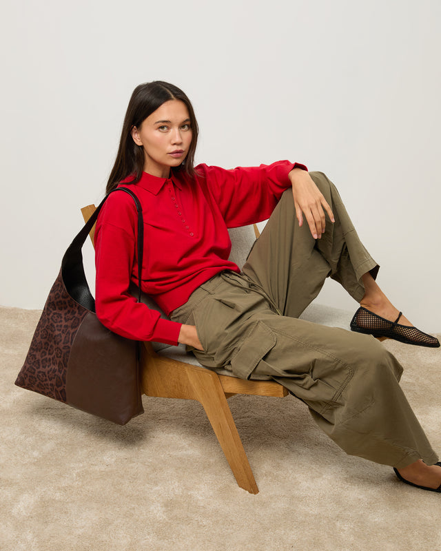 Belba mala hobo com efeito de camurça e estampado animal