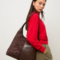 Belba bolso hobo efeco ante y estampado animal print  