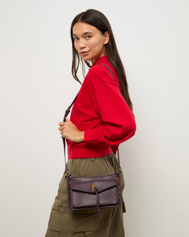 Bolsa de ombro pequena Breise com detalhes metálicos