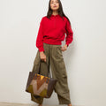 Cachi bolso shopper grande efecto ante y detalles metálicos 