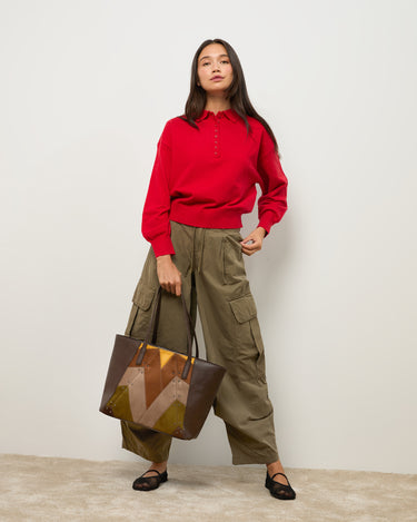 Cachi bolso shopper grande efecto ante y detalles metálicos 