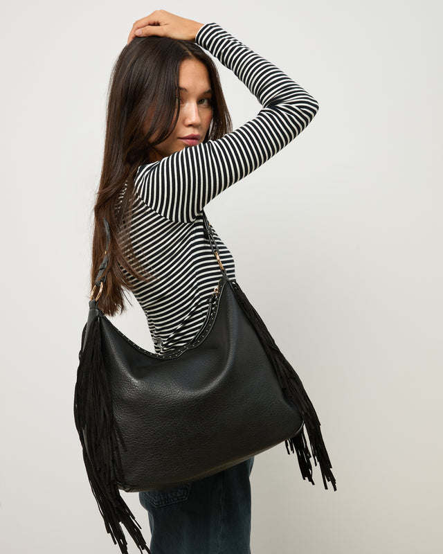 Chete mala hobo com franjas e detalhes metálicos