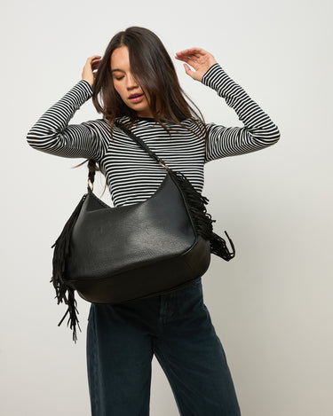 Chete bolso hobo con flecos y detalles metálicos 