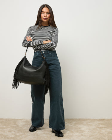 Chete bolso hobo con flecos y detalles metálicos 