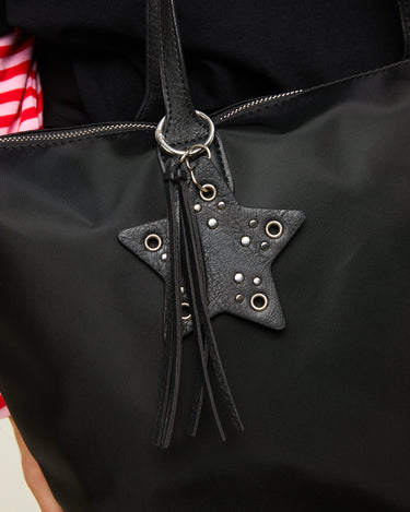 Clote bolso shopper grande en nylon con detalle colgante 