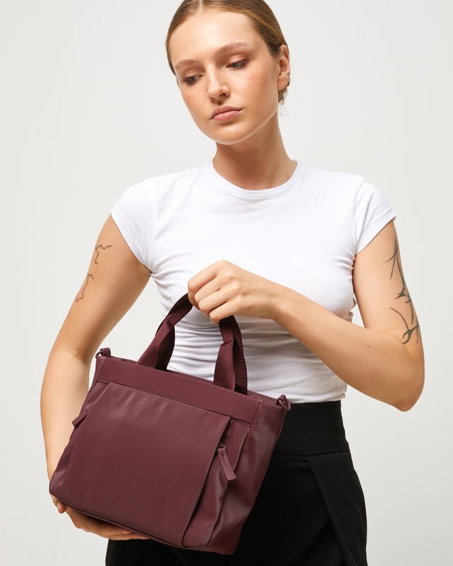 Danelin medium nylon tote bag with detachable shoulder strap