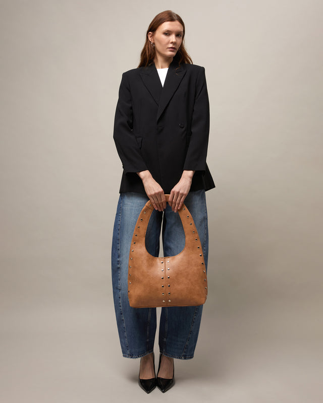 Estrangi bolso hobo grande con detalles metálicos