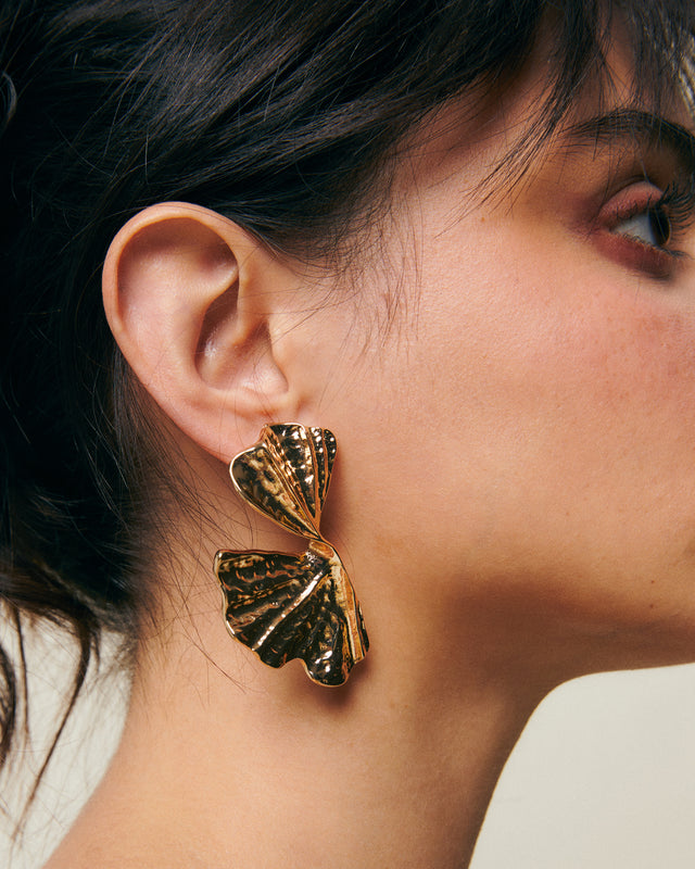 Nia pendientes grandes en forma de flor