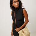Tillian bolso bandolera efecto rafia con detalle colgante 