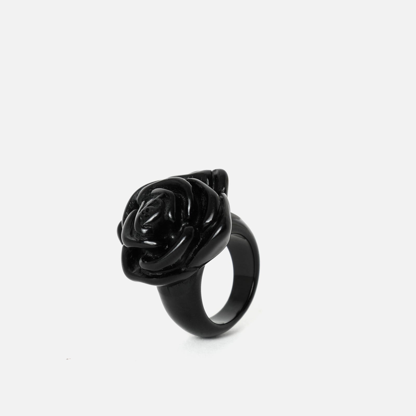 Anillo negro con forma de flor